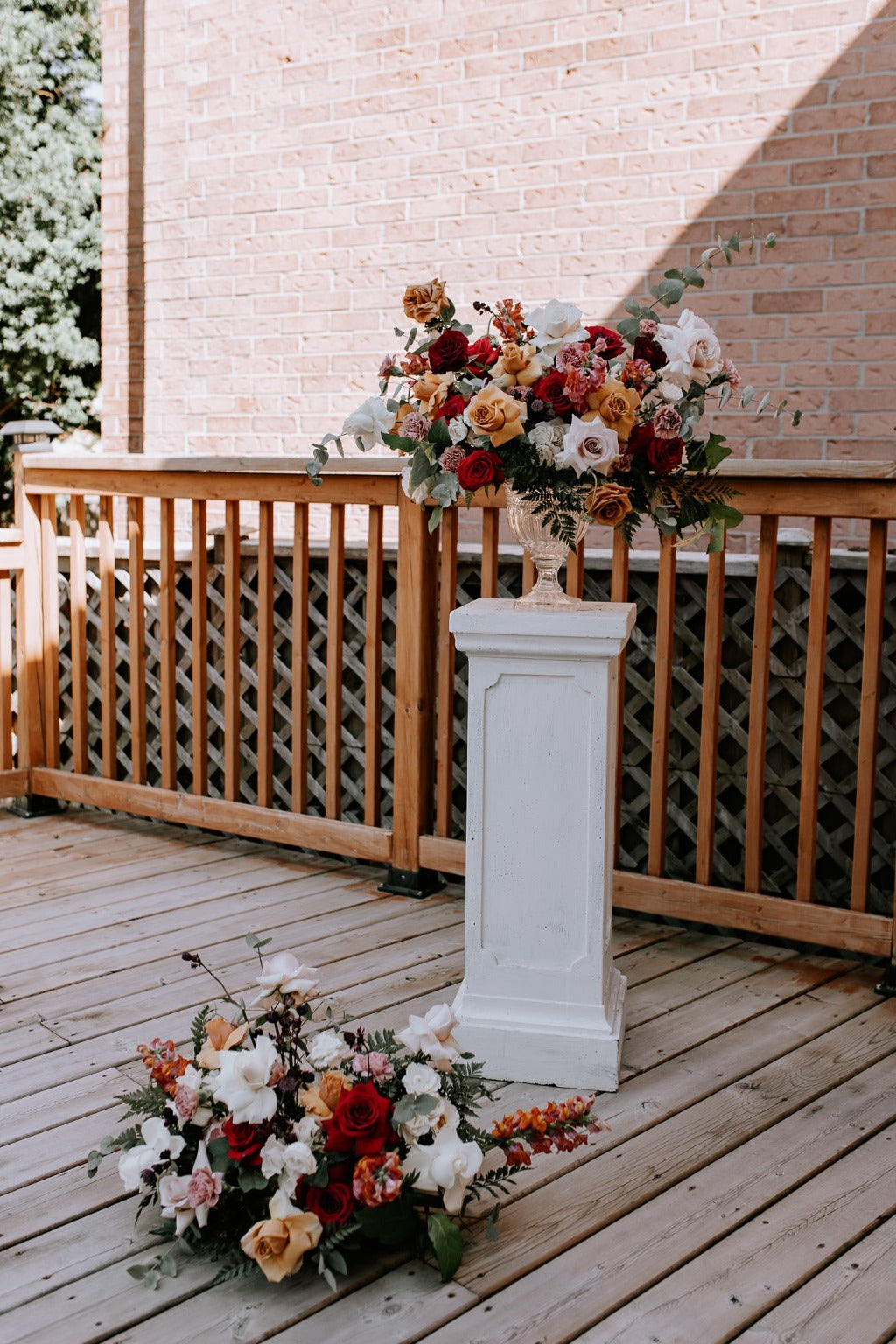 Toffee & Wine Centerpiece: Vintage Elegance and Rich Hues for Luxurious Toronto and Vaughan Wedding Tables